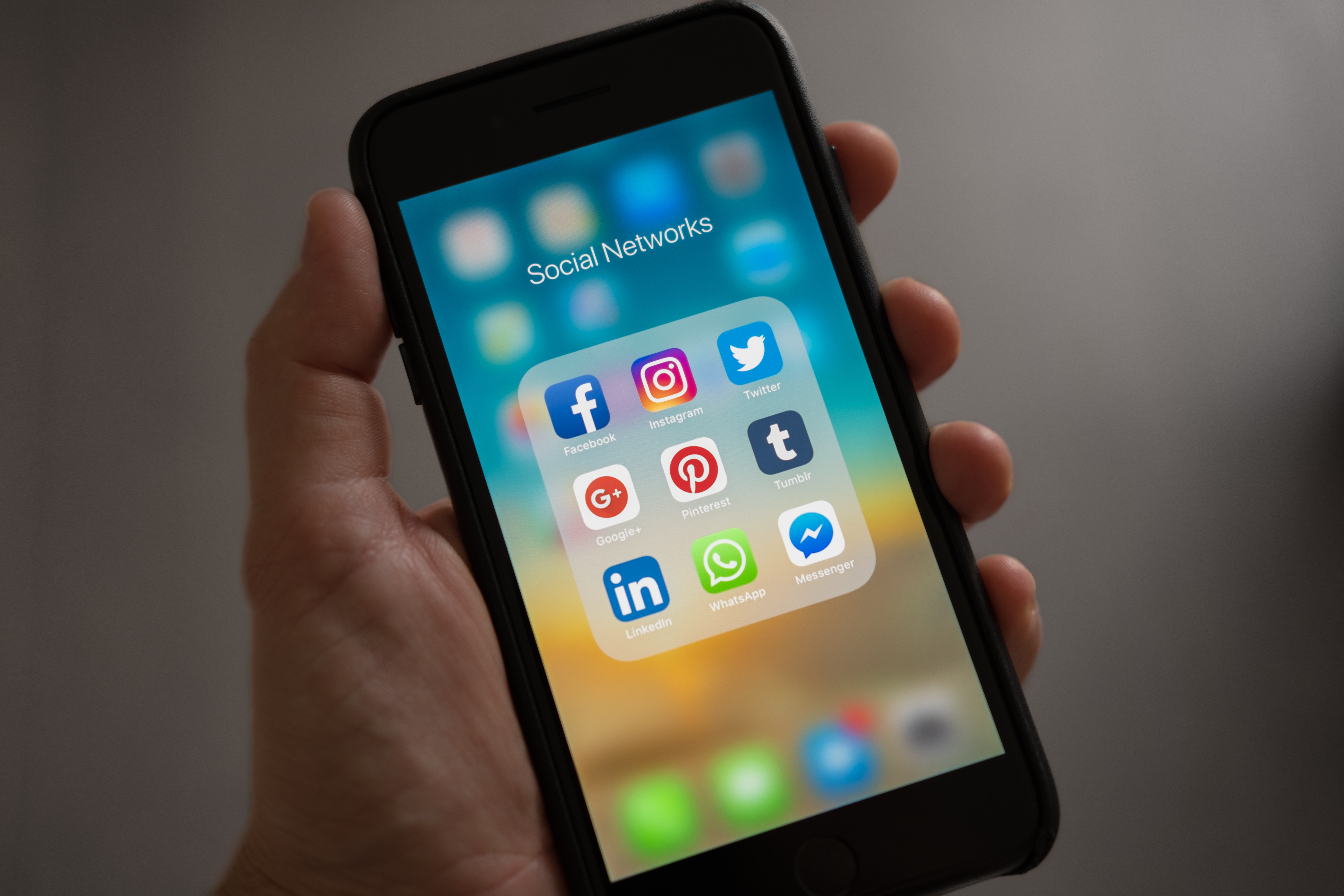 Les réseaux sociaux payer plus pour recruter plus
