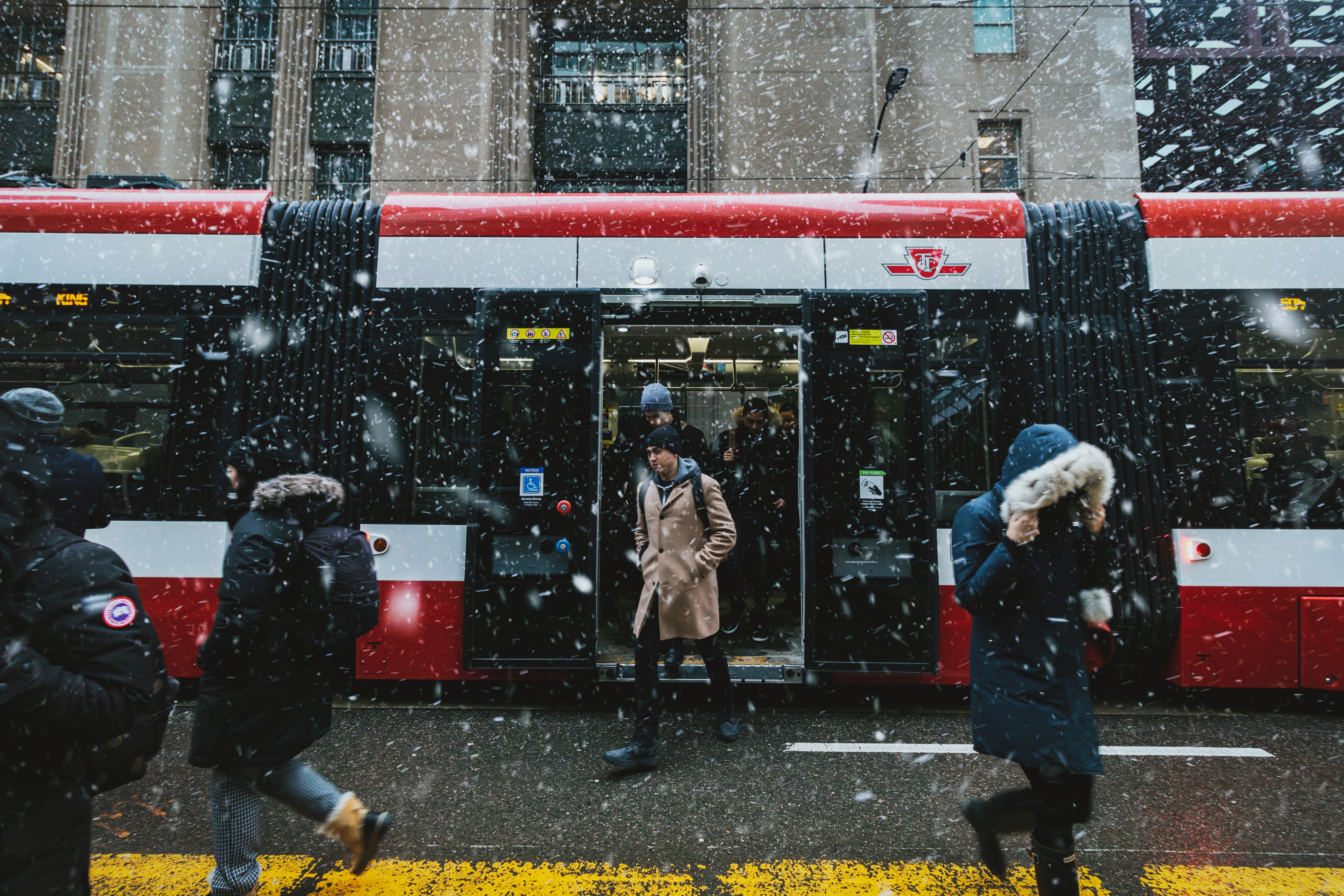 tramway toronto sous la neige